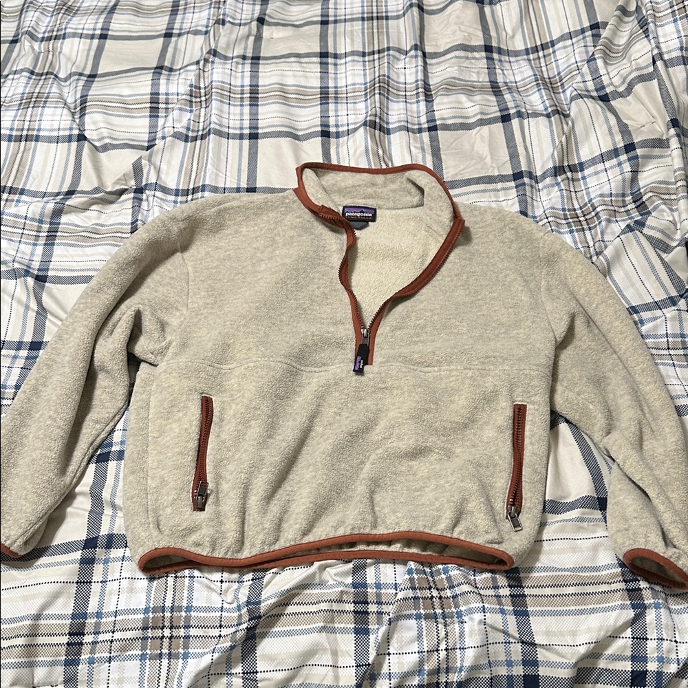 Patagonia Men's Beige Synchilla Zip Up Sweater